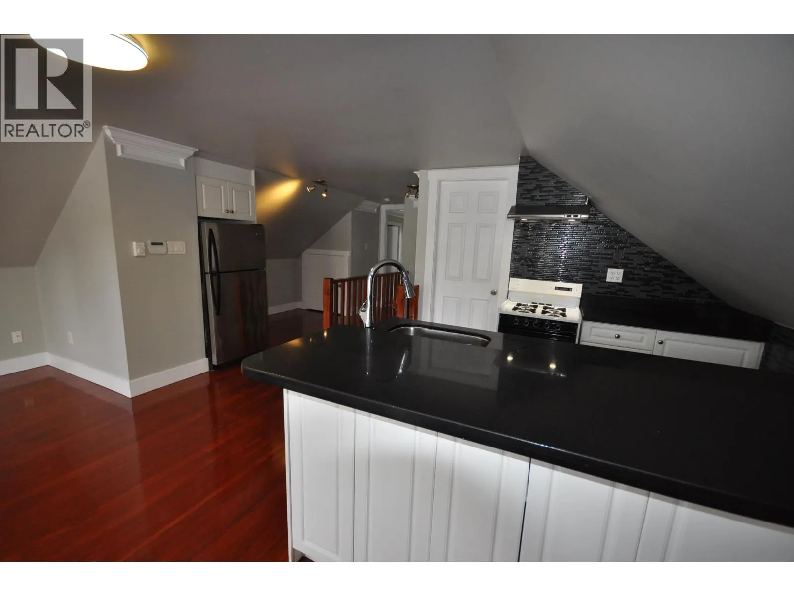 7505 KINGSWAY
