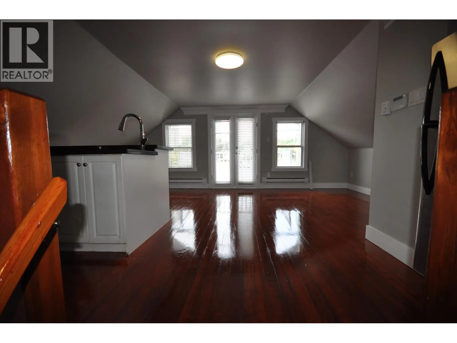 7505 KINGSWAY