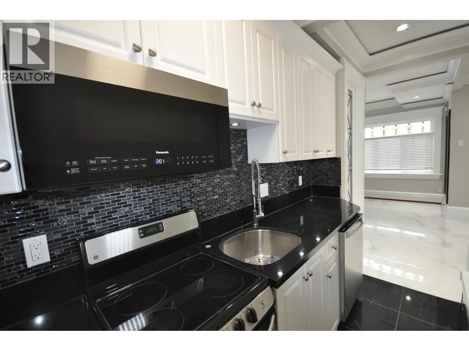 7505 KINGSWAY