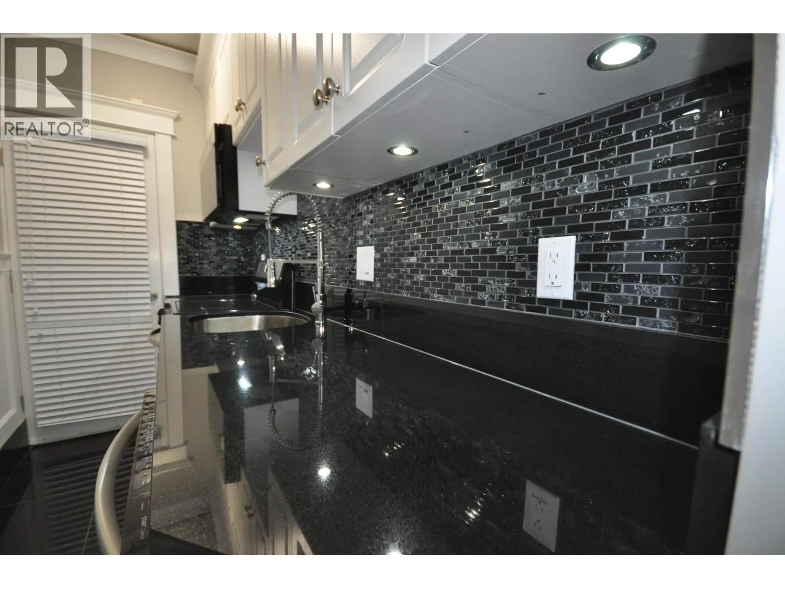 7505 KINGSWAY