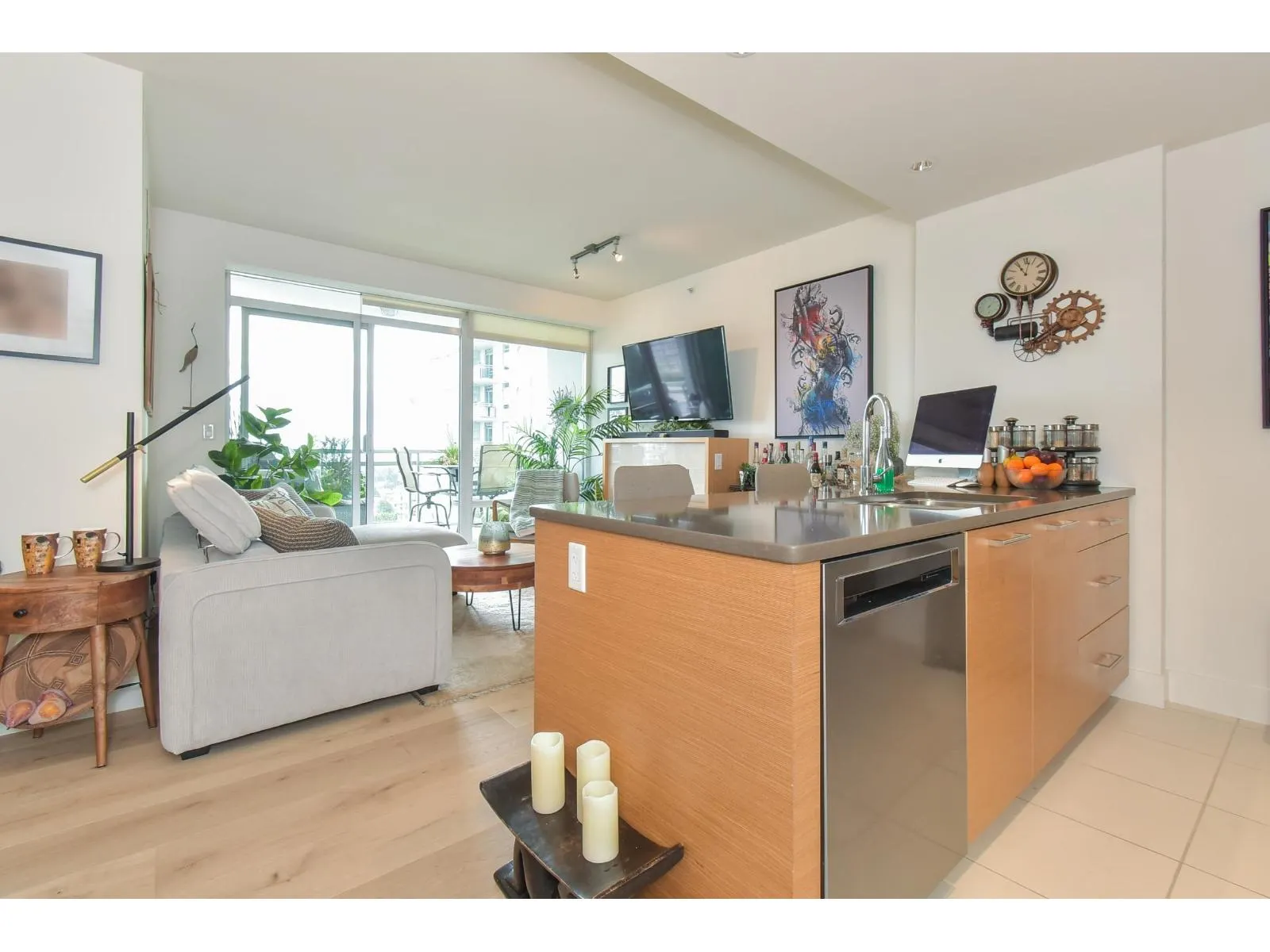 1207 15152 RUSSELL AVENUE