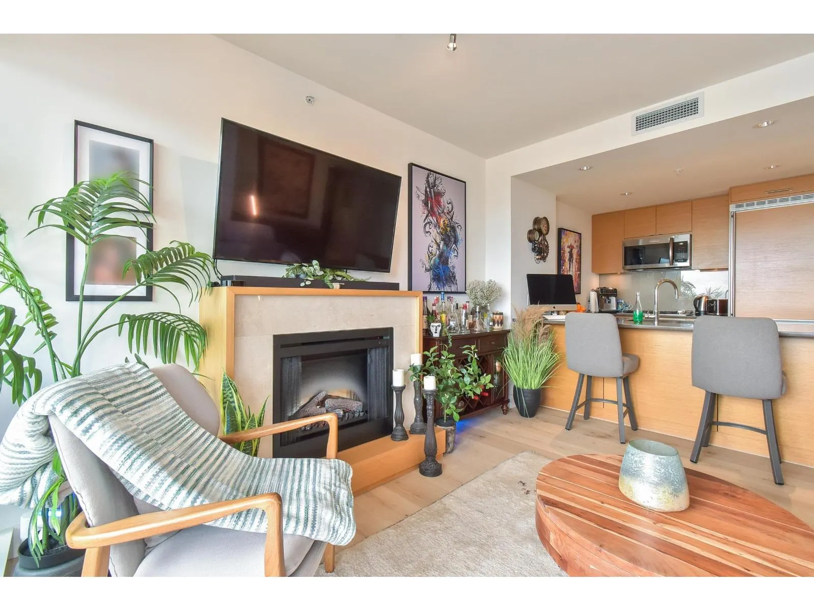 1207 15152 RUSSELL AVENUE