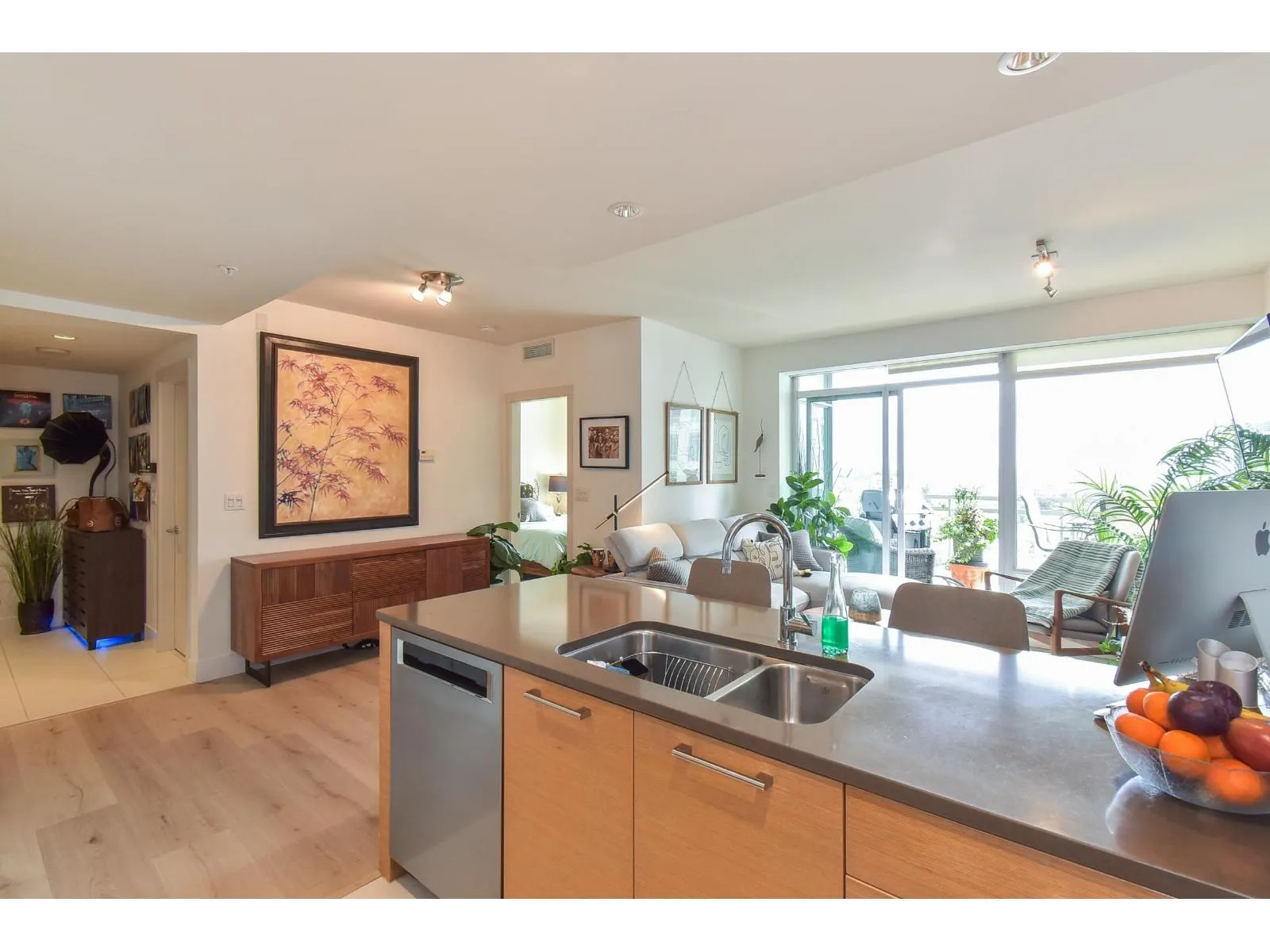 1207 15152 RUSSELL AVENUE