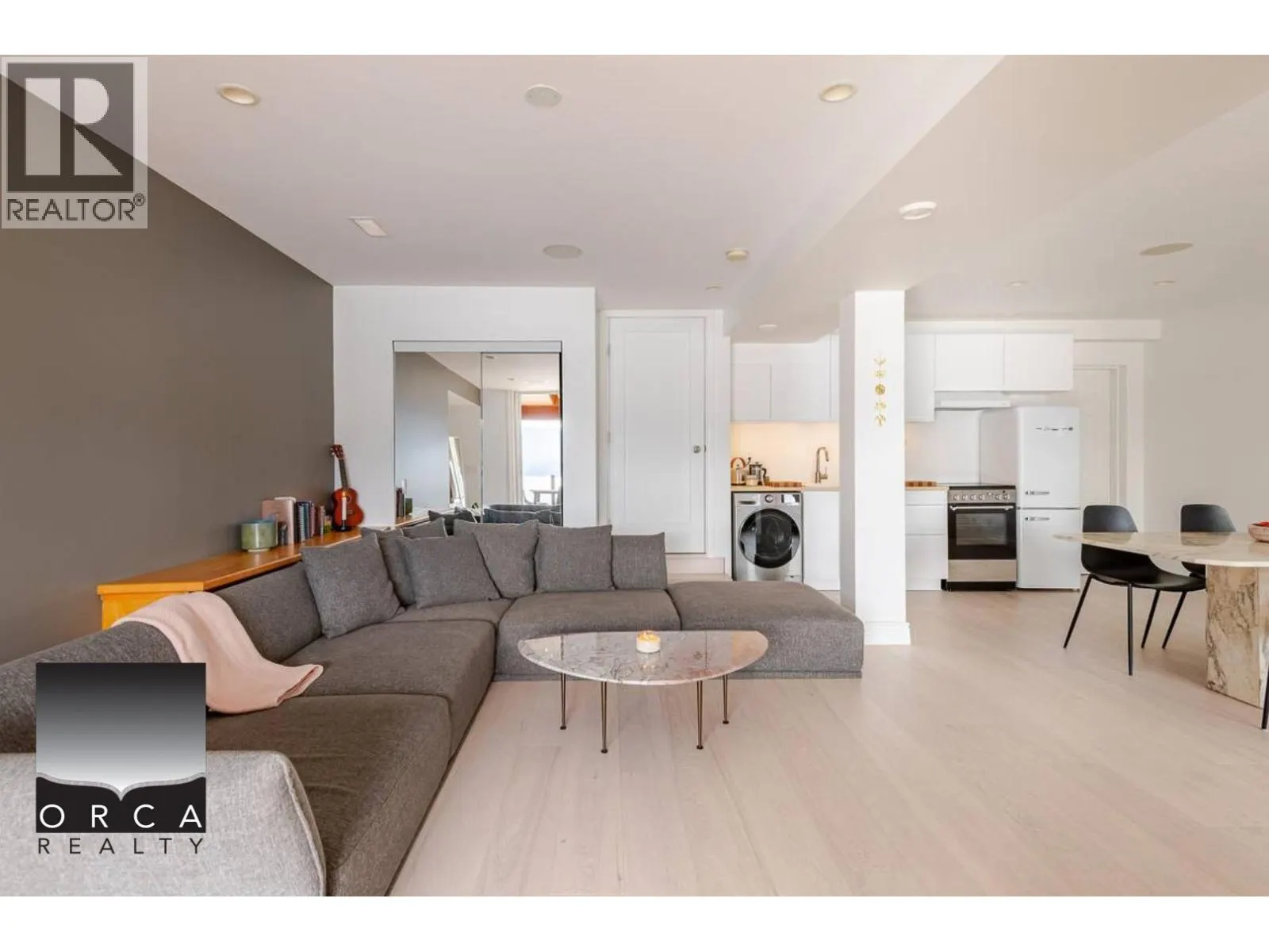 TOP LEVELS 4725 STRATHCONA