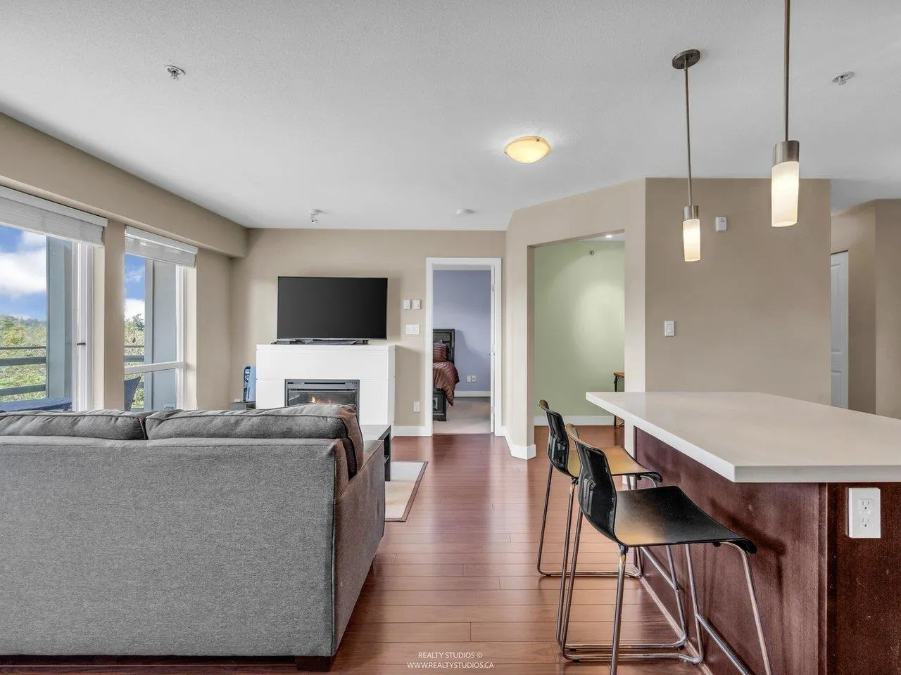 414 15735 CROYDON DRIVE