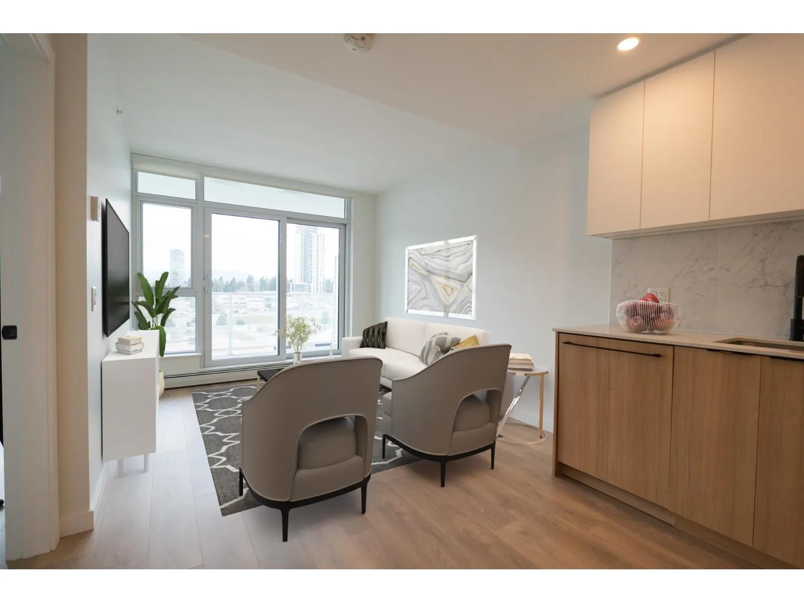 912 13685 102 AVENUE