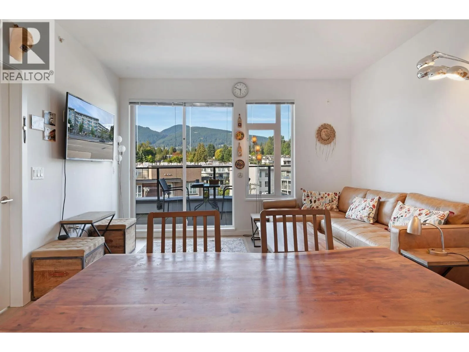 520 725 MARINE DRIVE