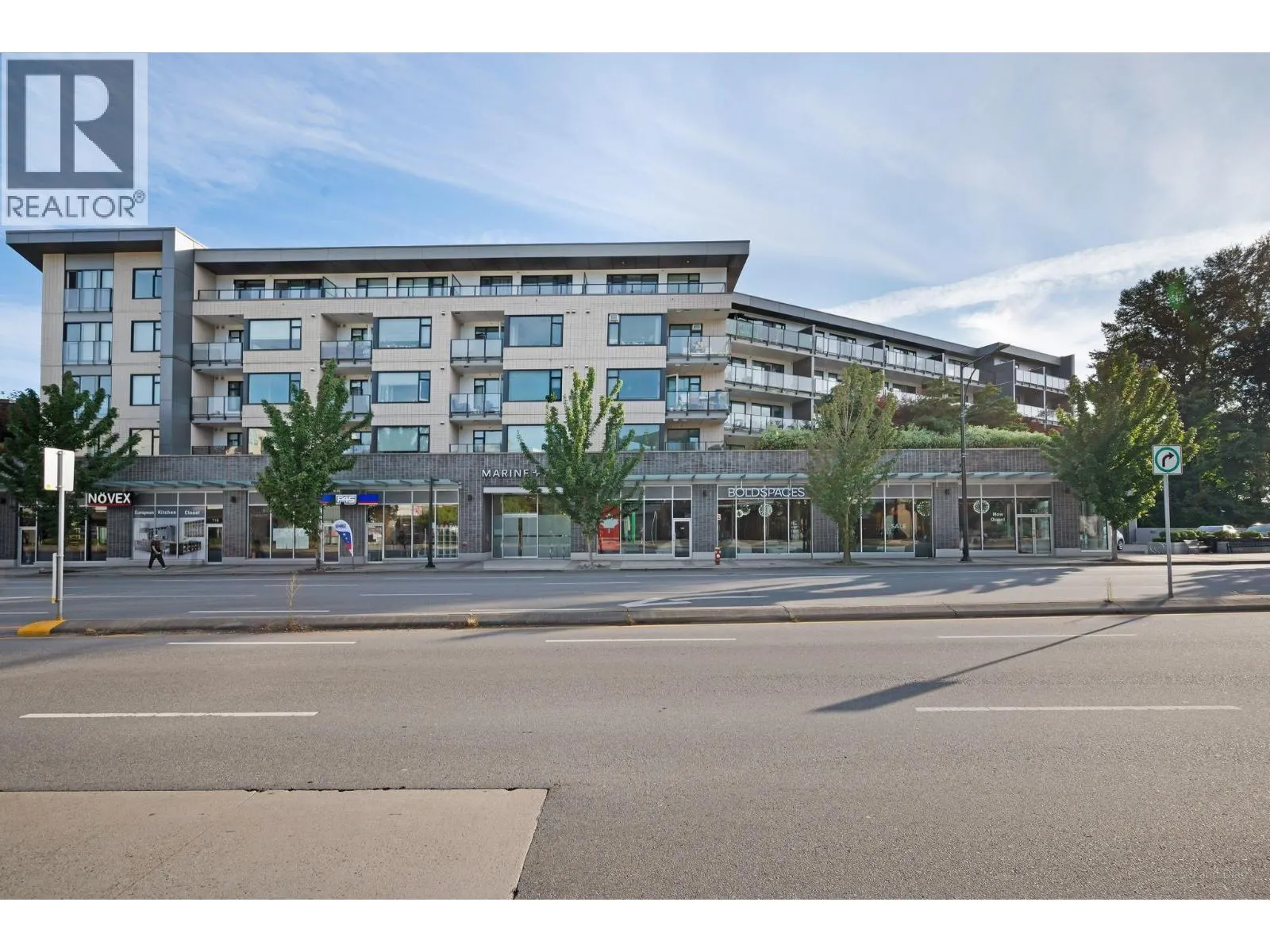520 725 MARINE DRIVE