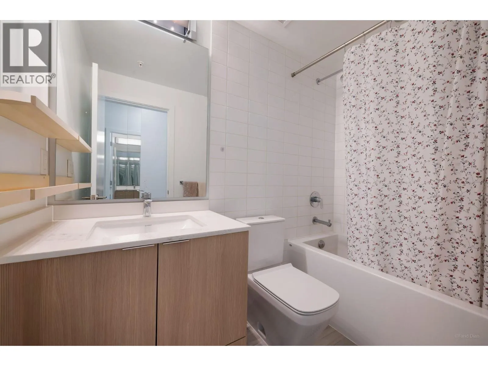 520 725 MARINE DRIVE