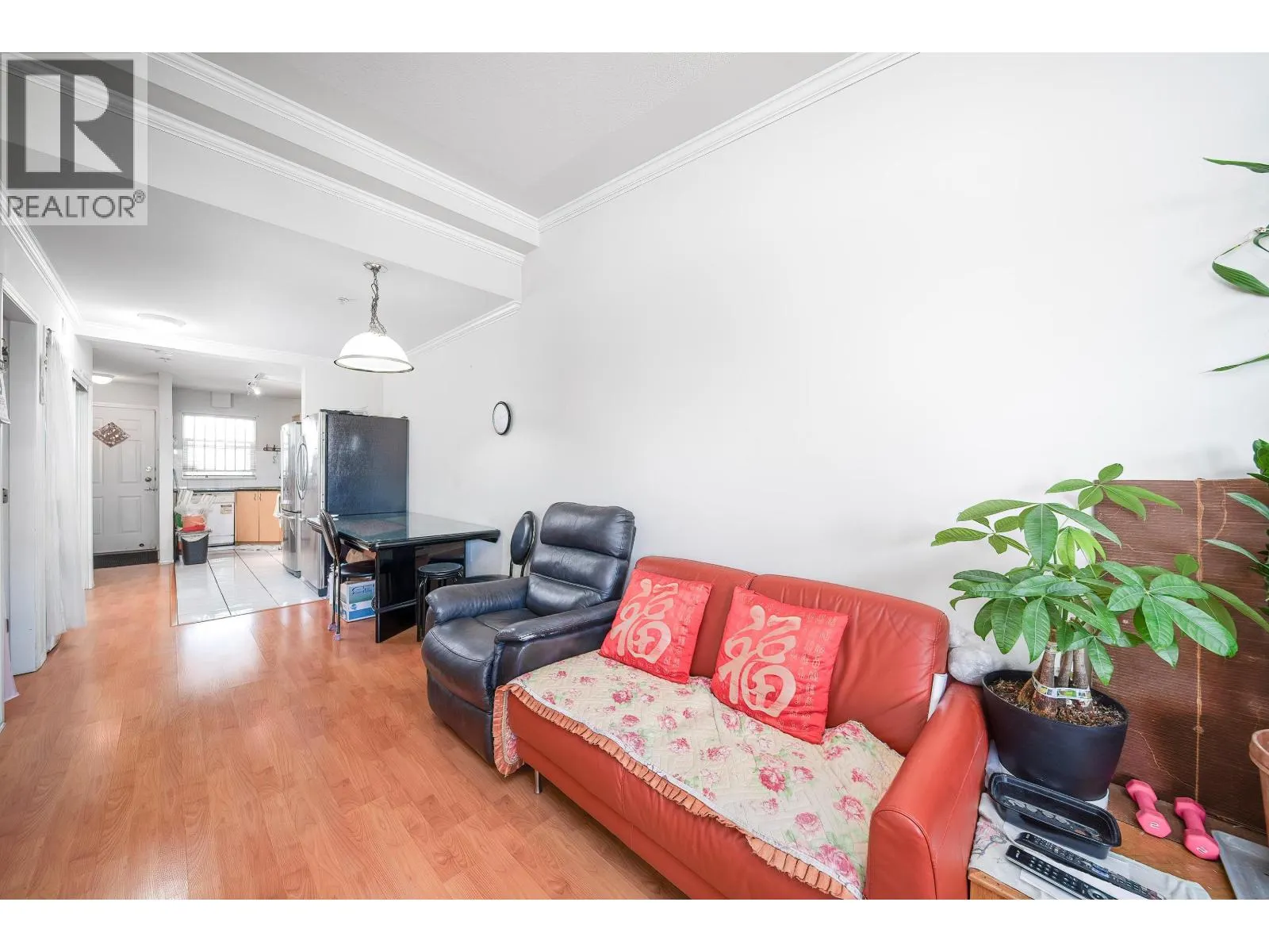 416 2238 KINGSWAY