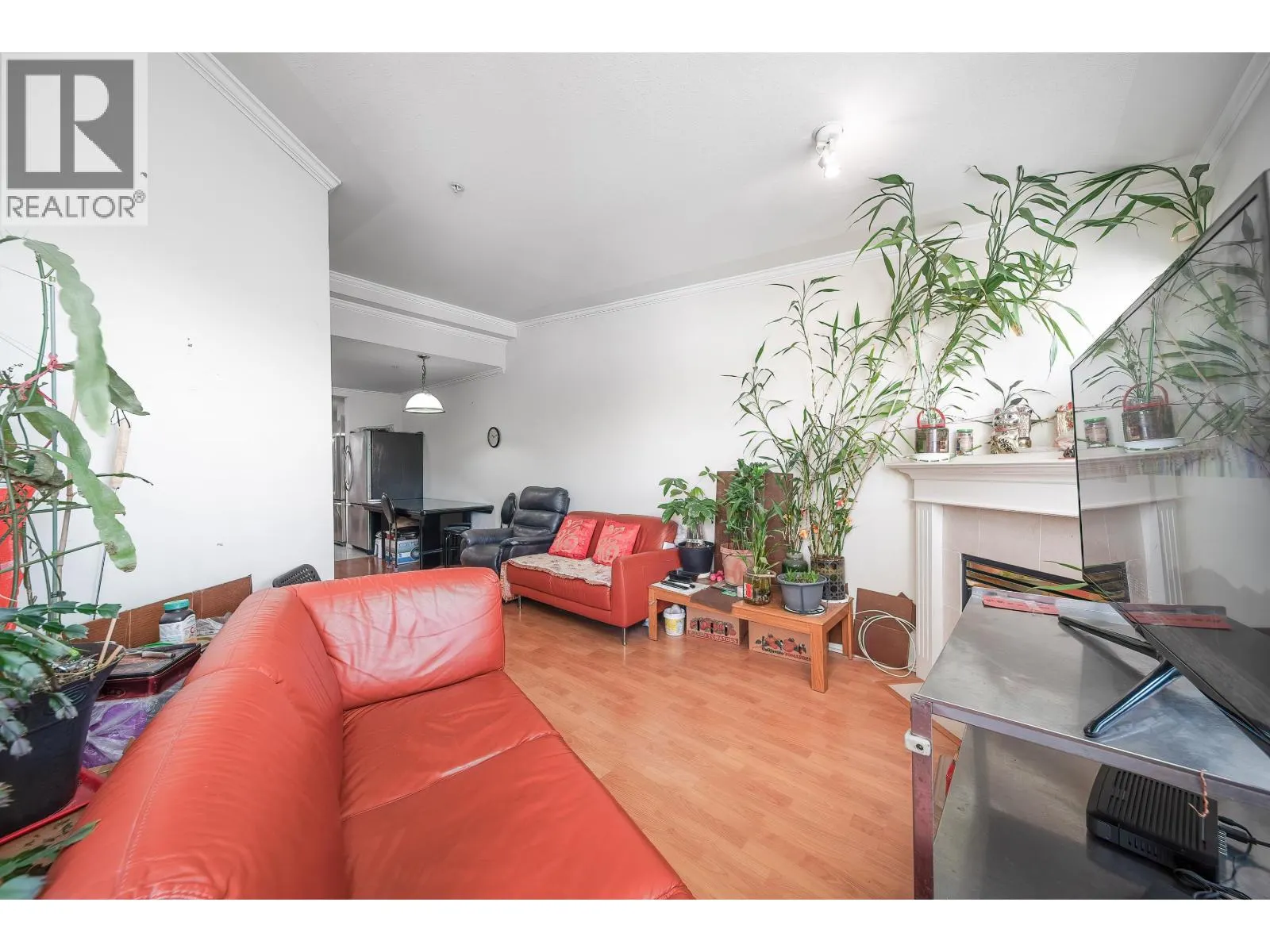 416 2238 KINGSWAY