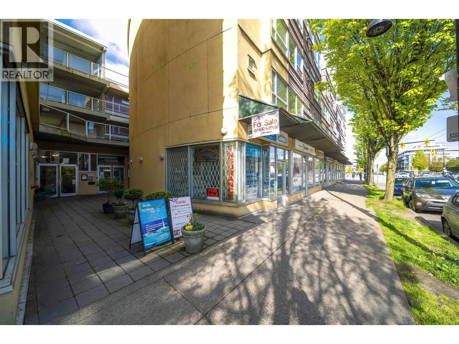 416 2238 KINGSWAY