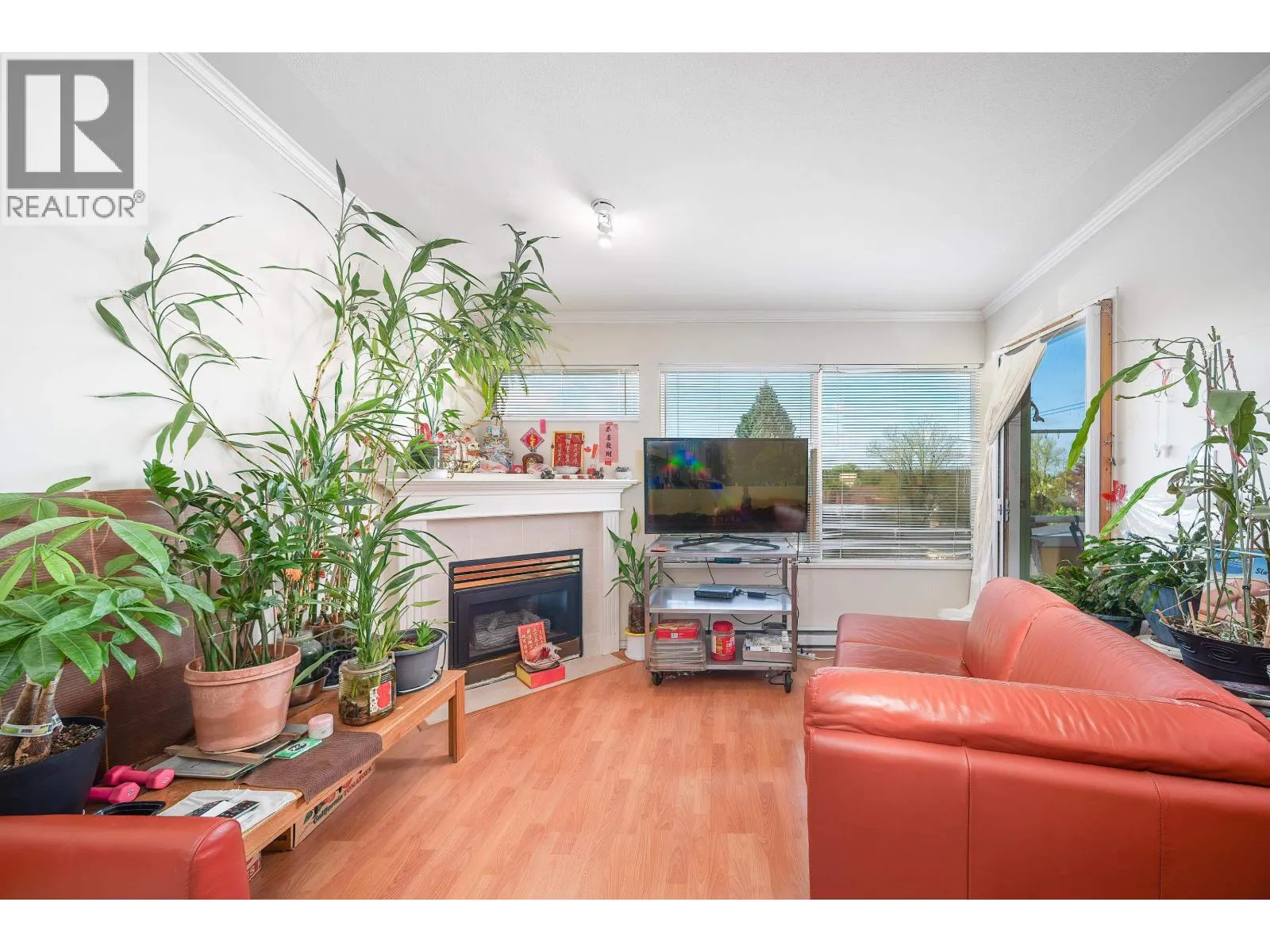 416 2238 KINGSWAY