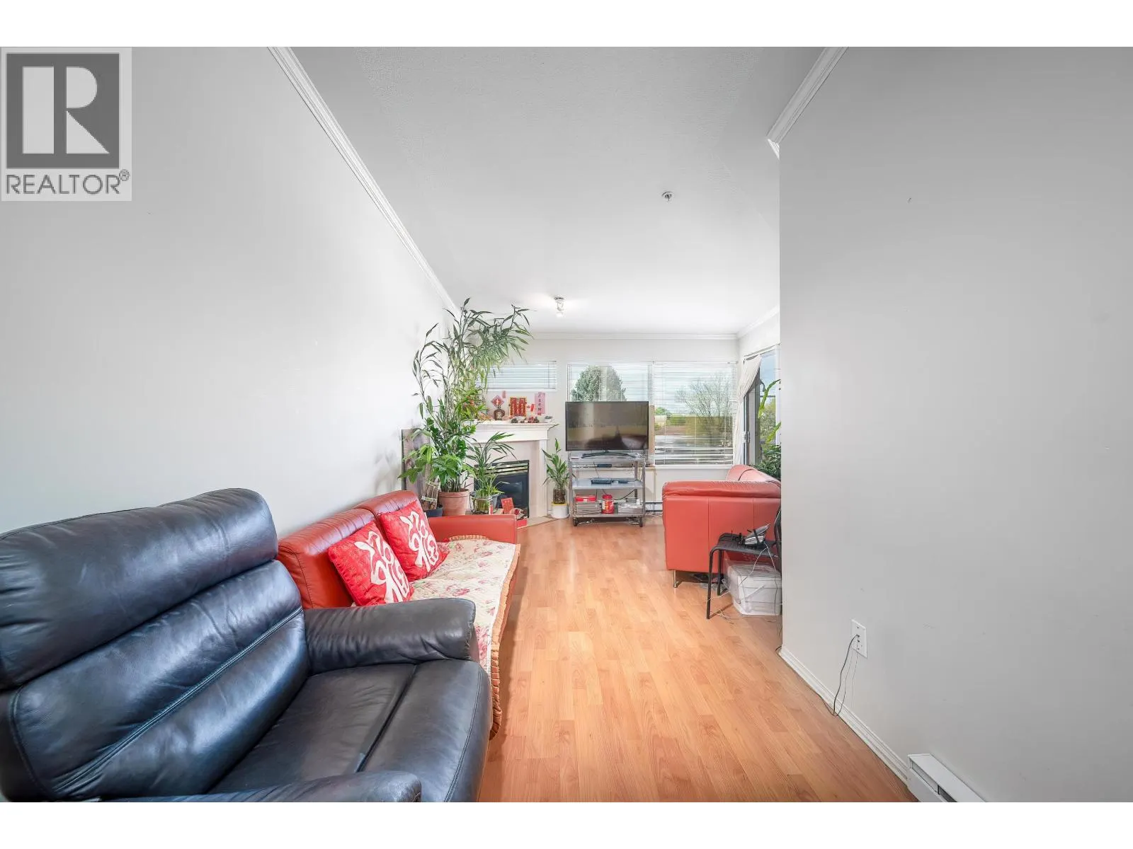 416 2238 KINGSWAY