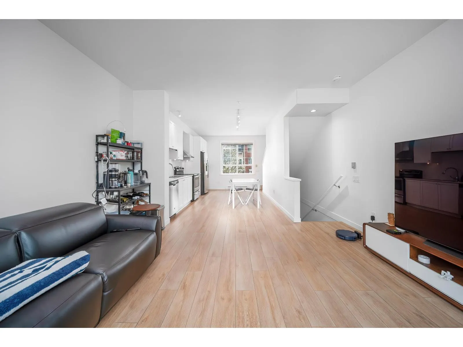 28 8438 207A STREET