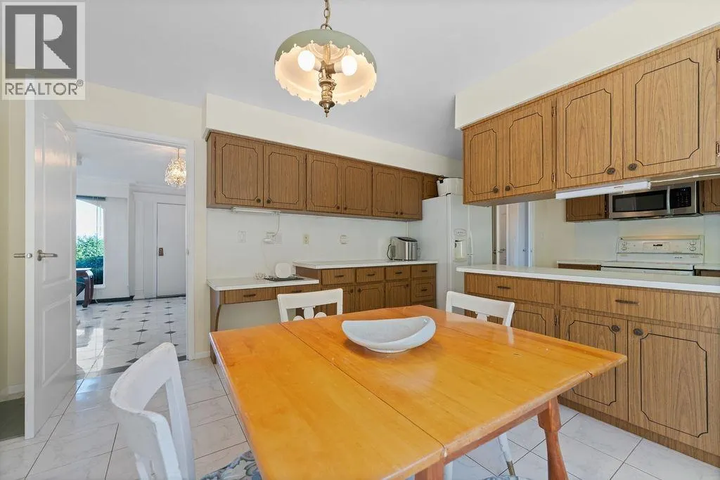 1373 CAMWELL DRIVE