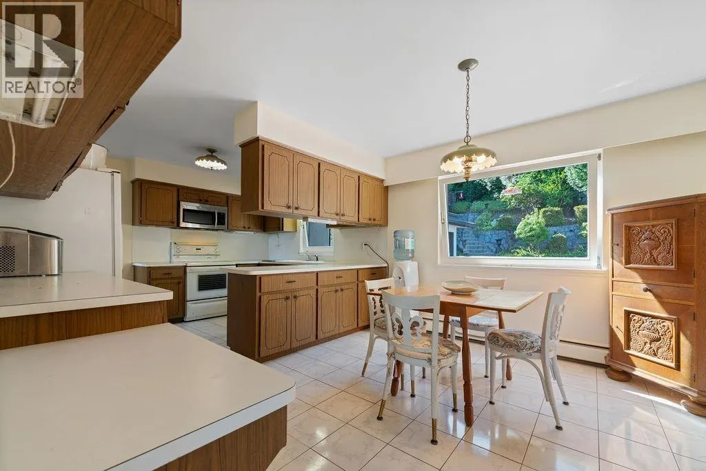 1373 CAMWELL DRIVE