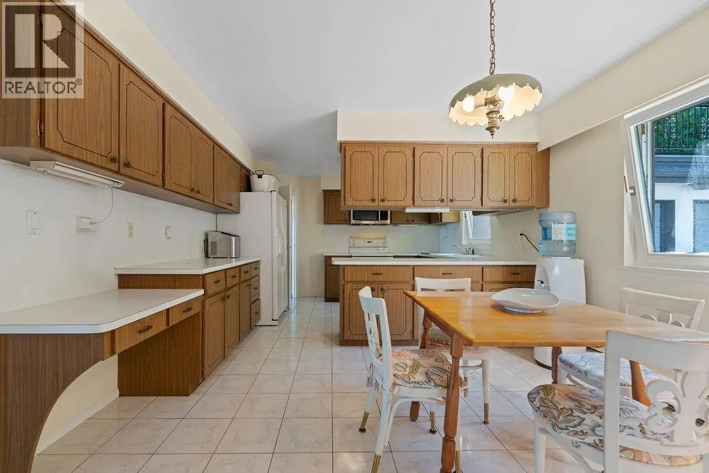 1373 CAMWELL DRIVE