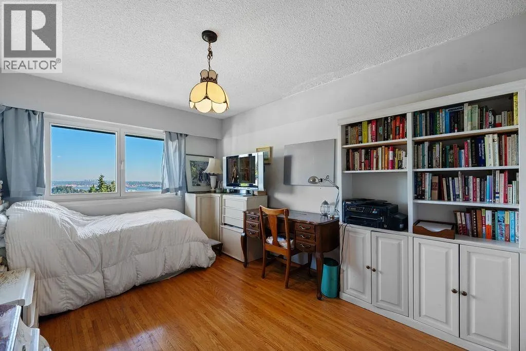 1373 CAMWELL DRIVE