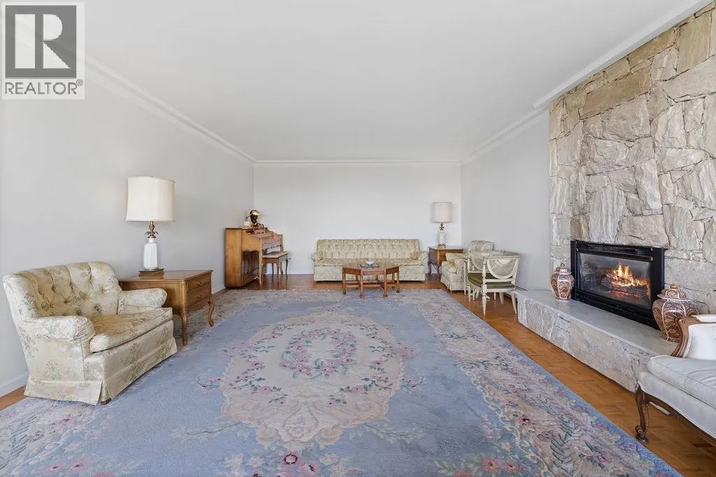 1373 CAMWELL DRIVE