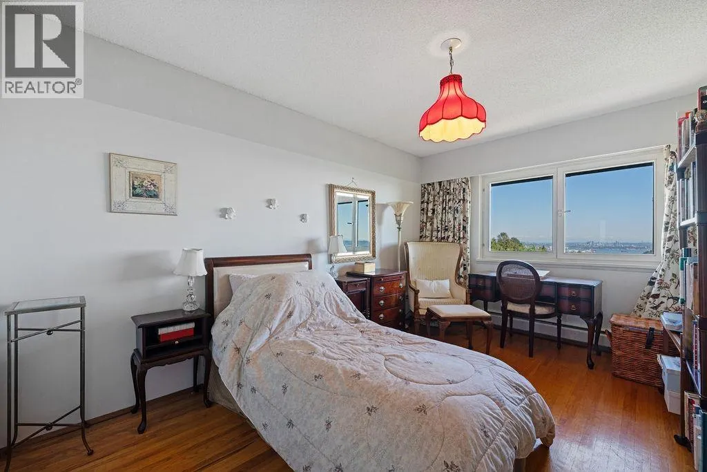 1373 CAMWELL DRIVE