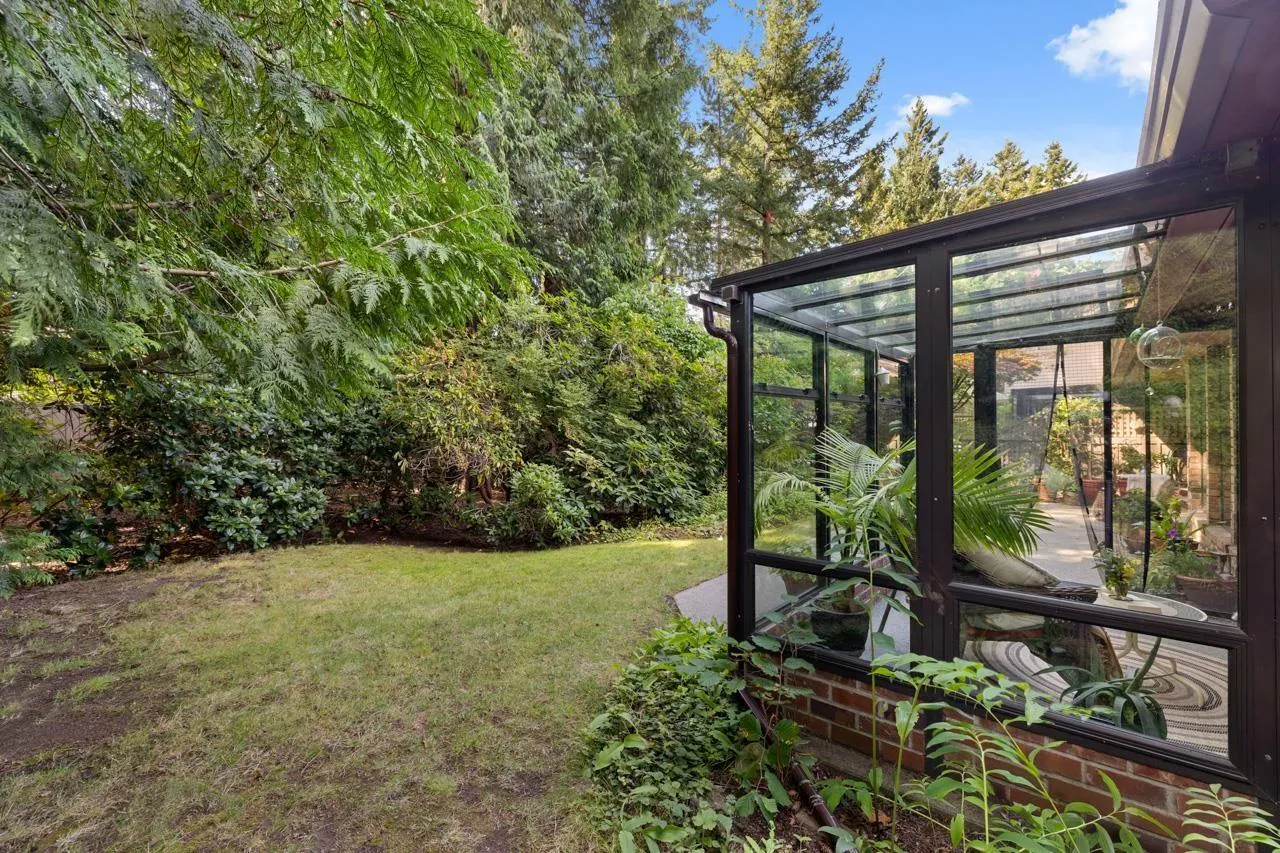 11 1725 SOUTHMERE CRESCENT