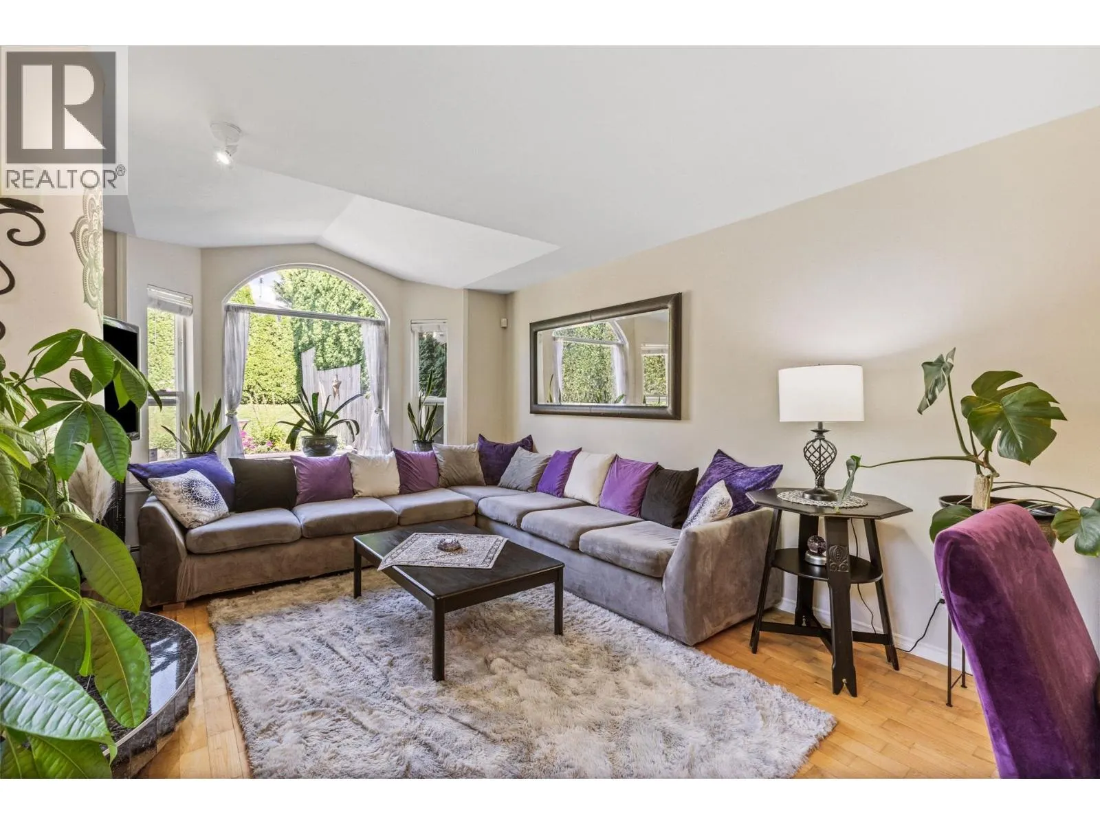 407 E 1ST STREET