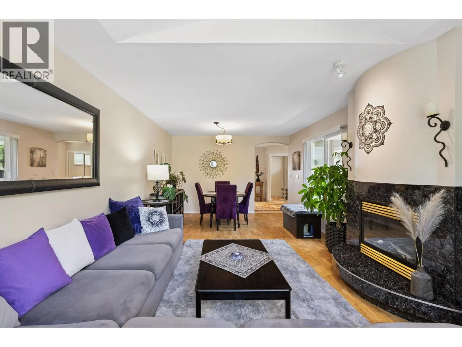 407 E 1ST STREET