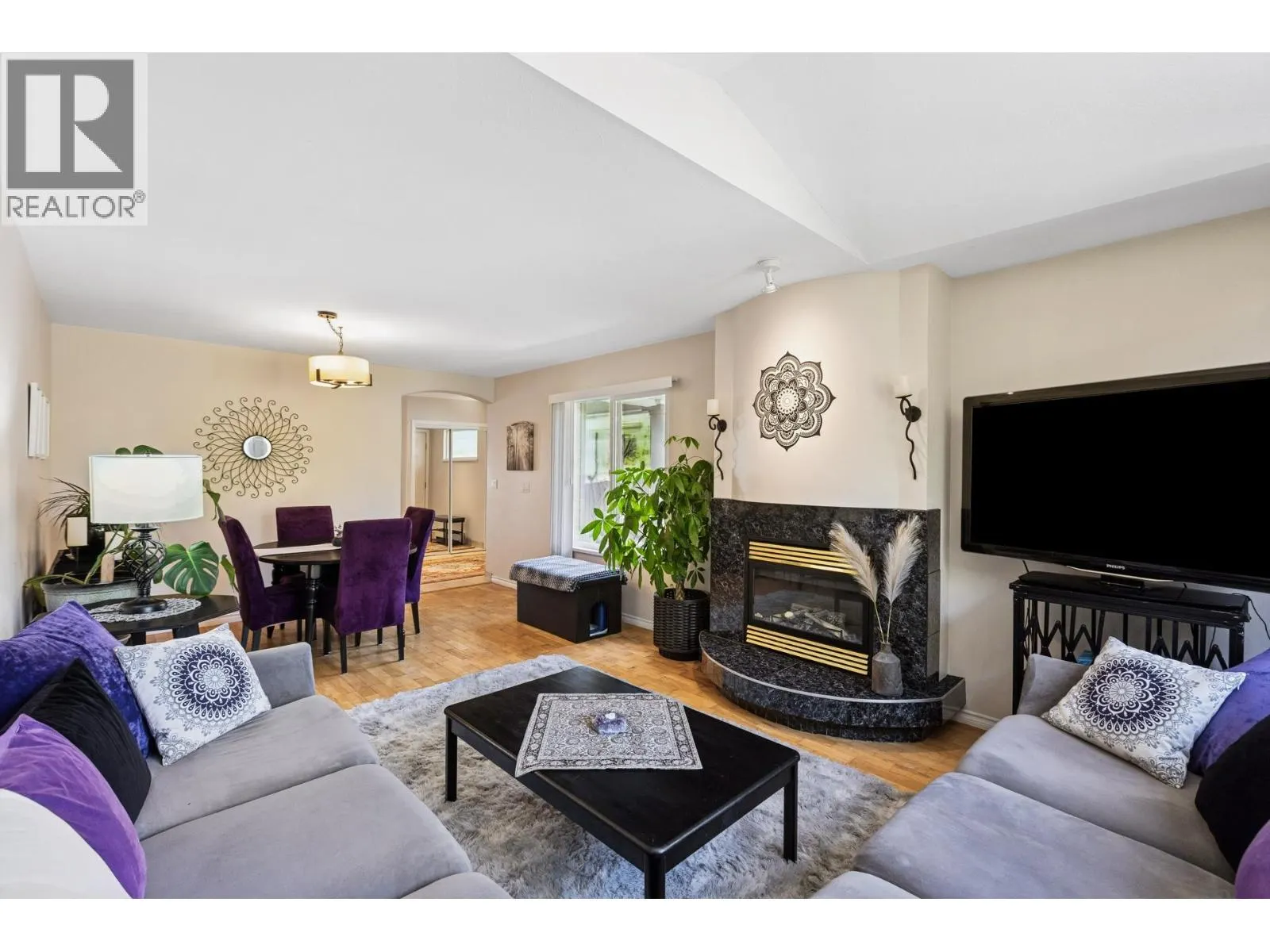 407 E 1ST STREET