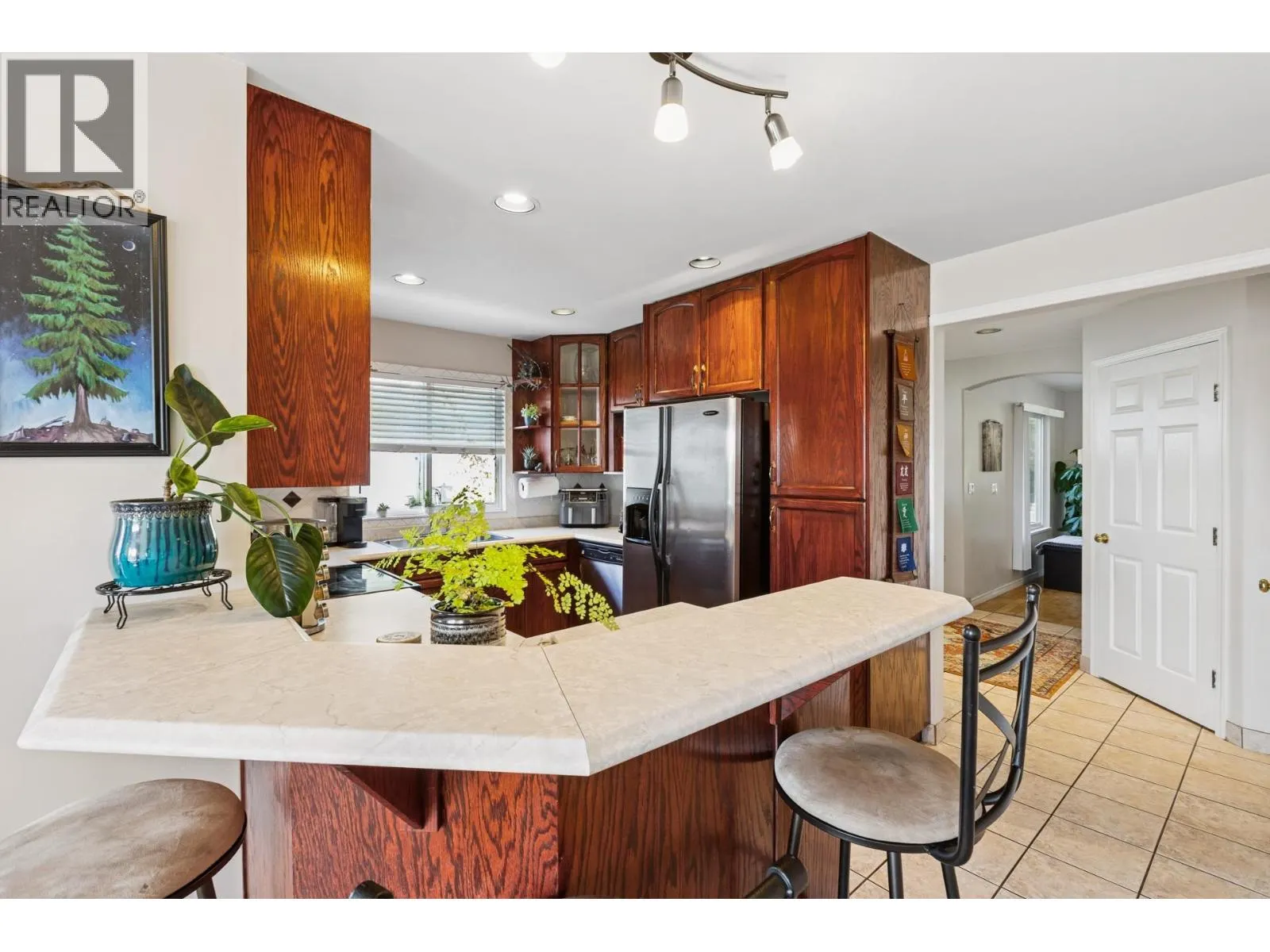 407 E 1ST STREET