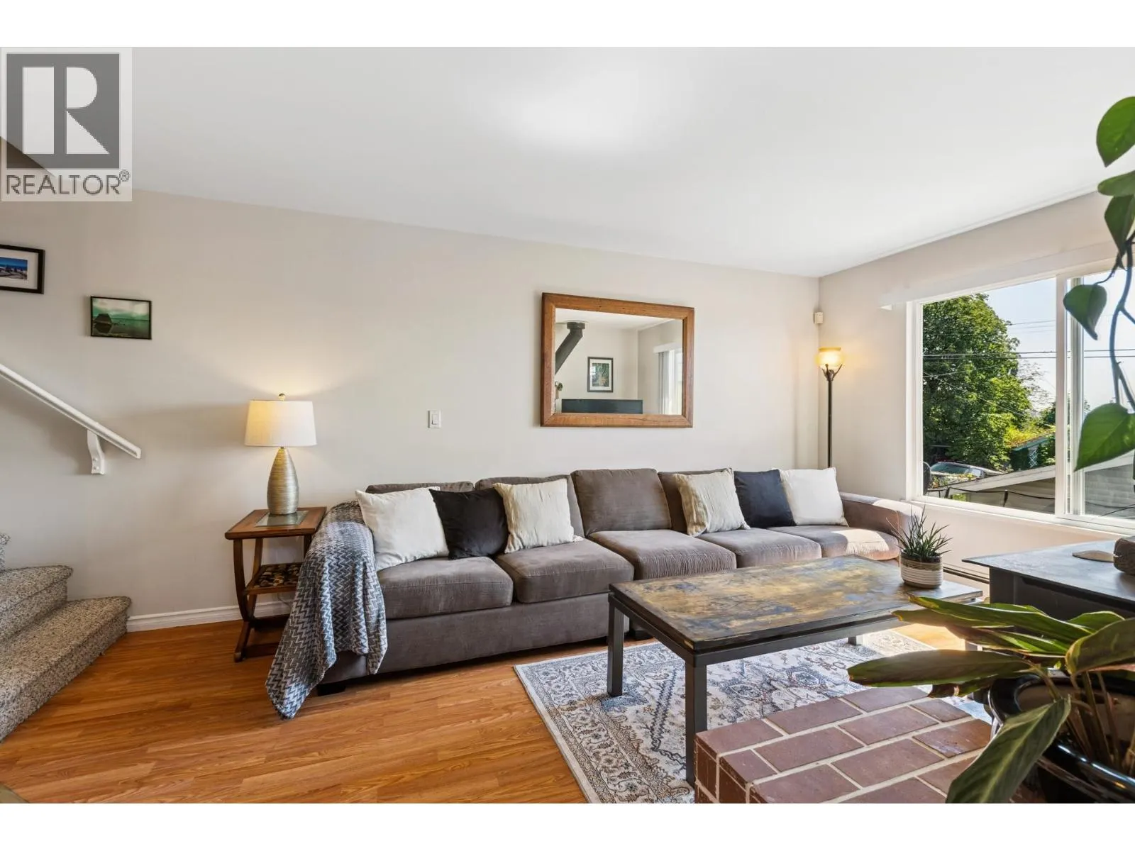 407 E 1ST STREET