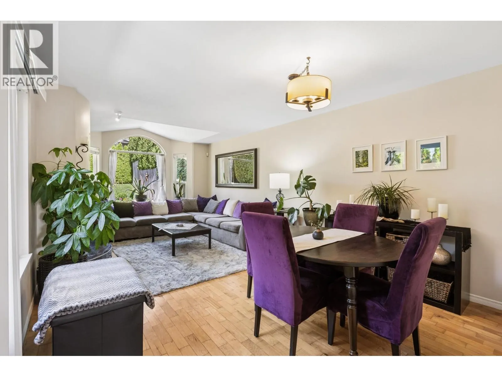 407 E 1ST STREET