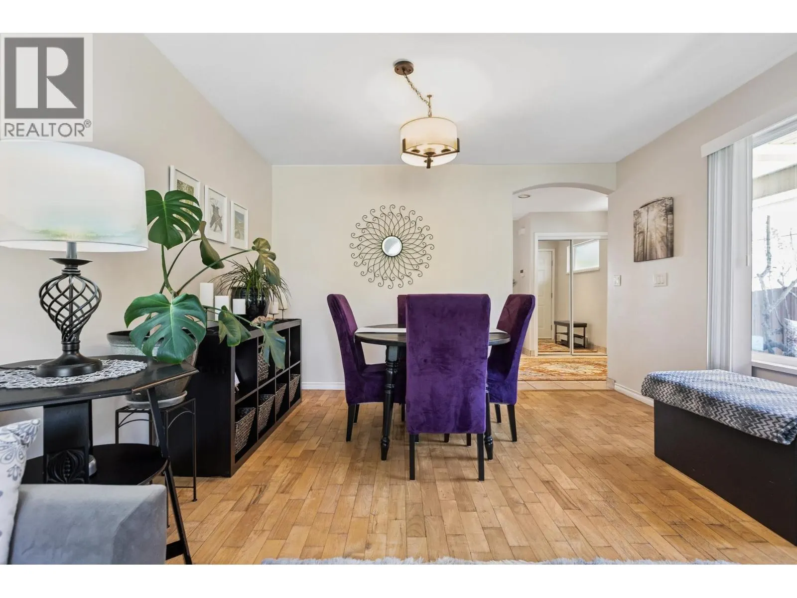 407 E 1ST STREET