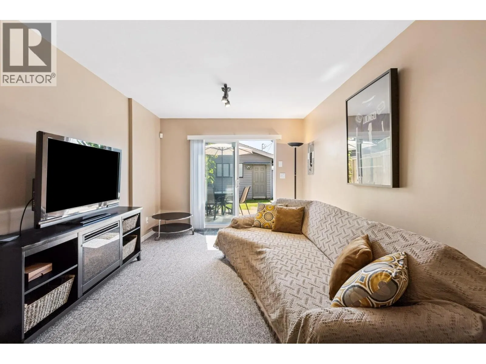 407 E 1ST STREET