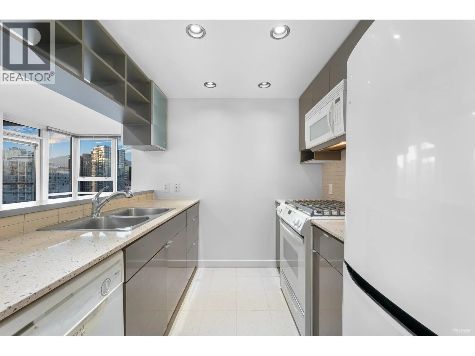 2908 928 BEATTY STREET