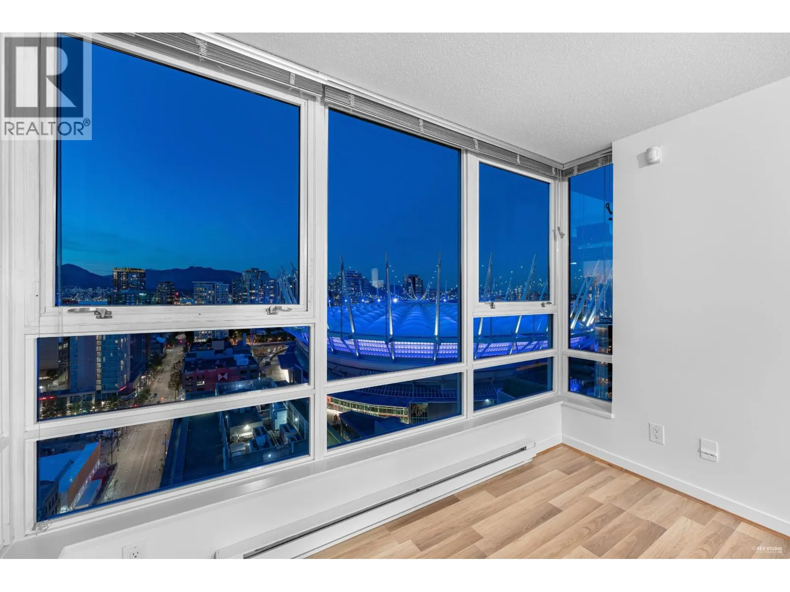 2908 928 BEATTY STREET
