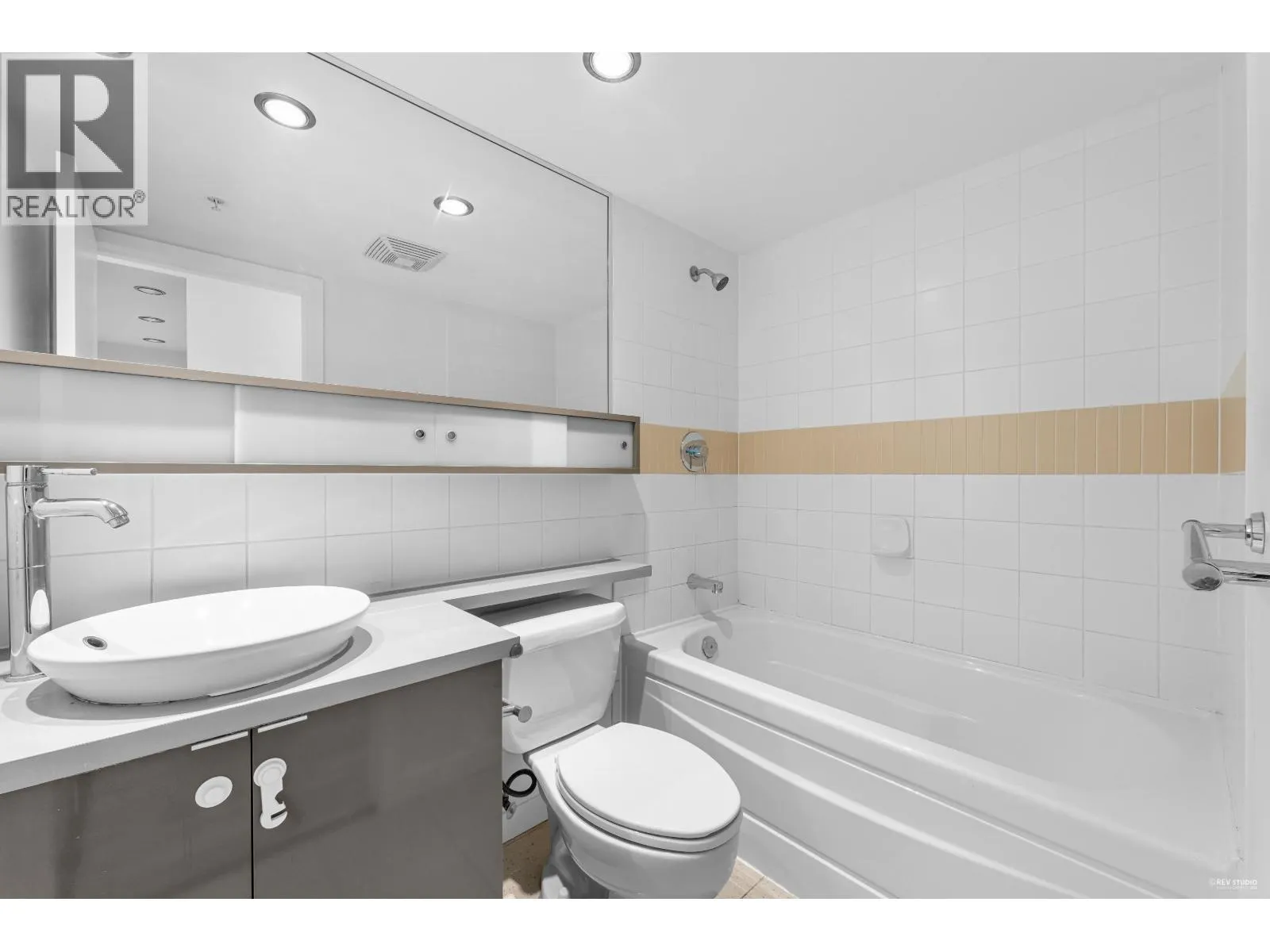 2908 928 BEATTY STREET