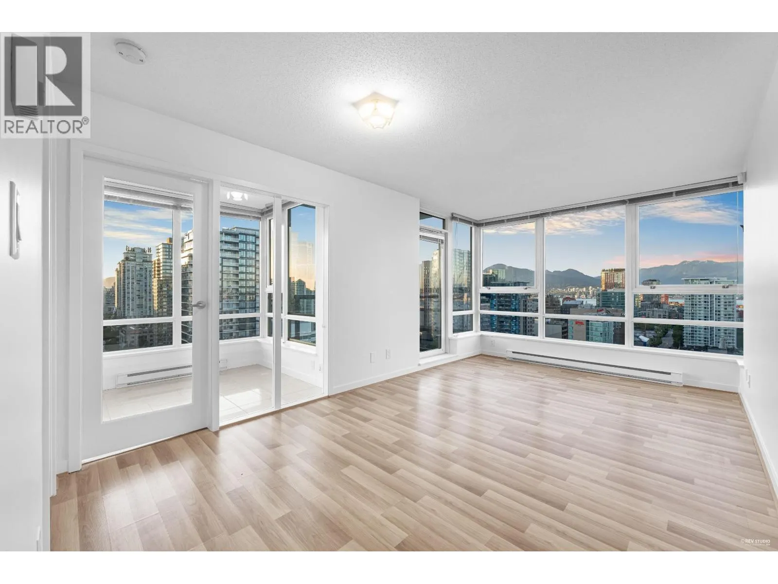 2908 928 BEATTY STREET