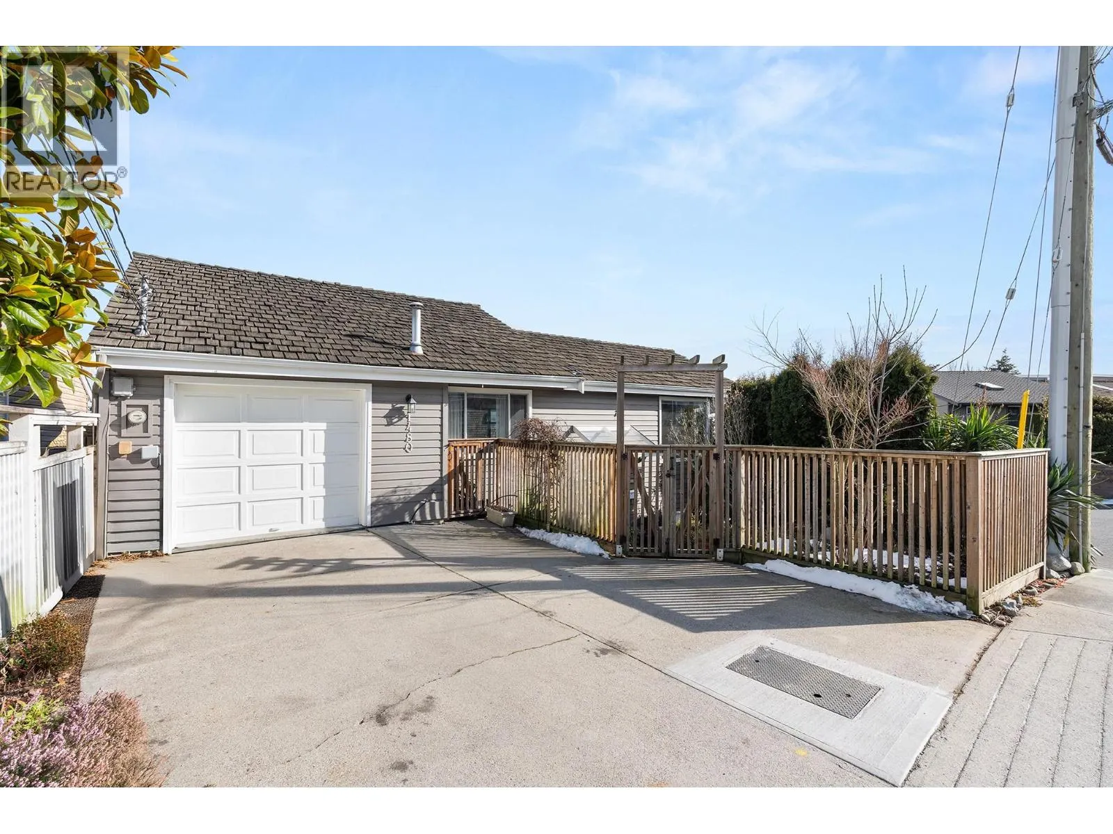 1480 VIEW CRESCENT