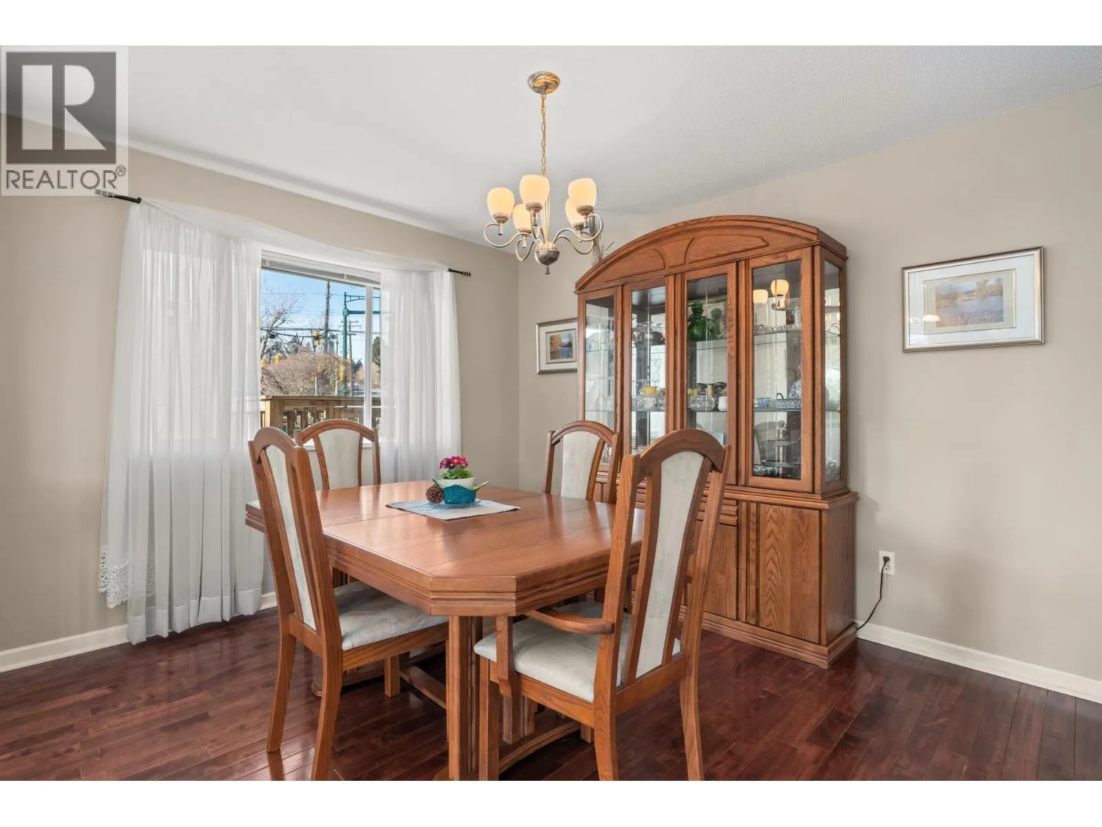 1480 VIEW CRESCENT