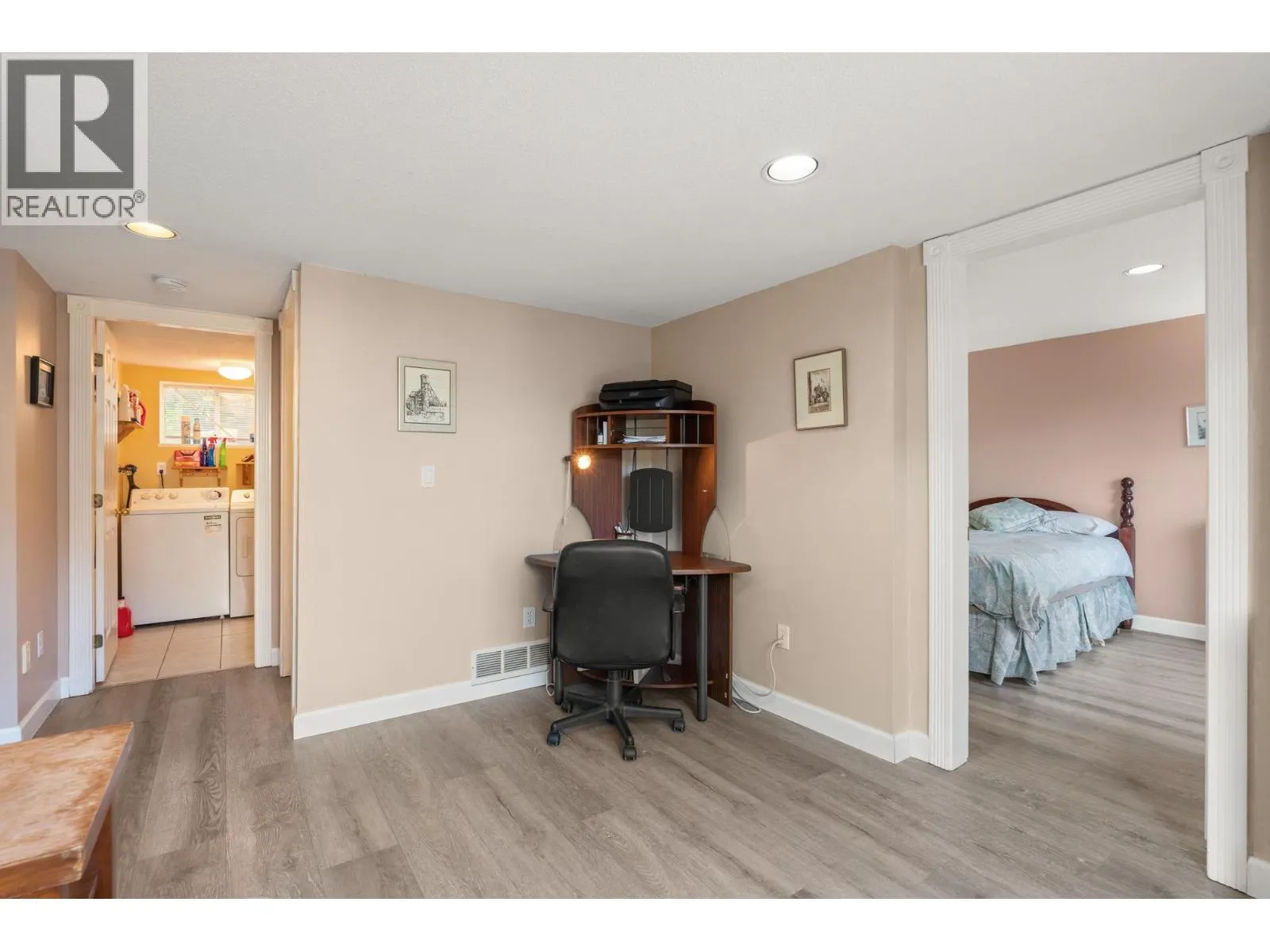 1480 VIEW CRESCENT