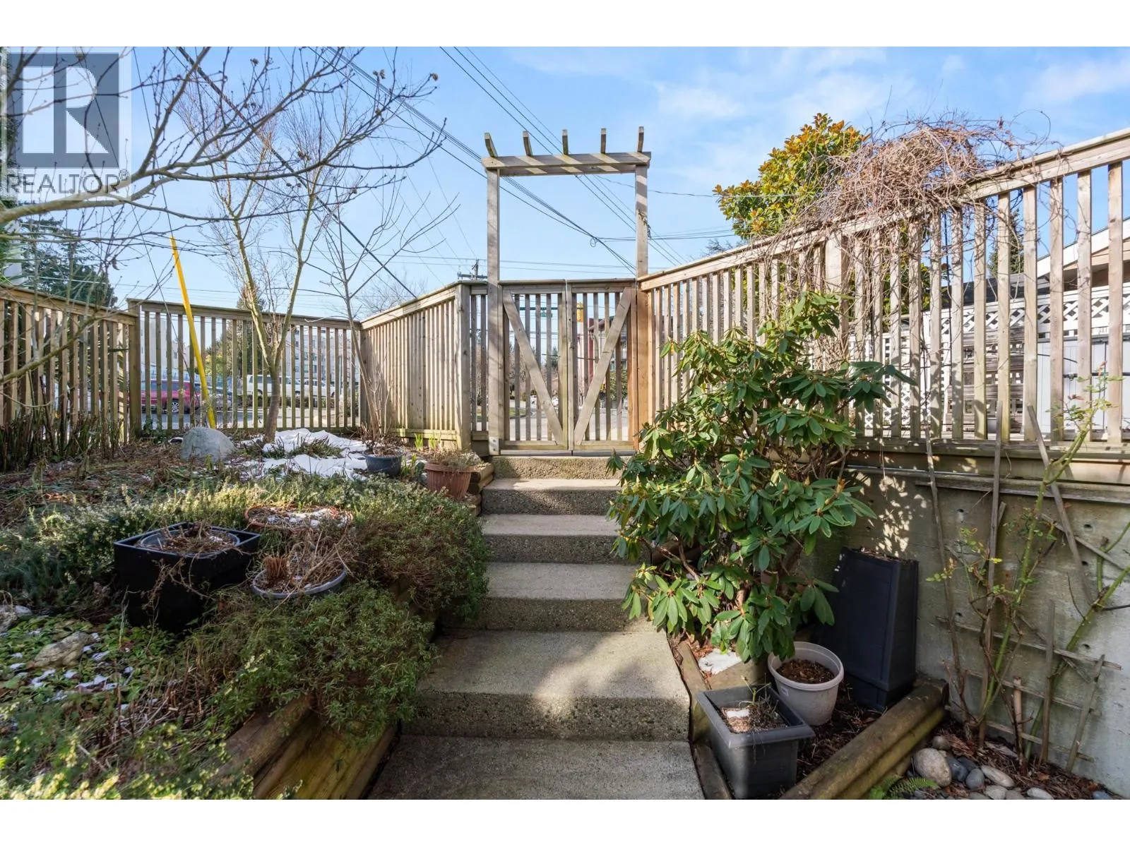 1480 VIEW CRESCENT