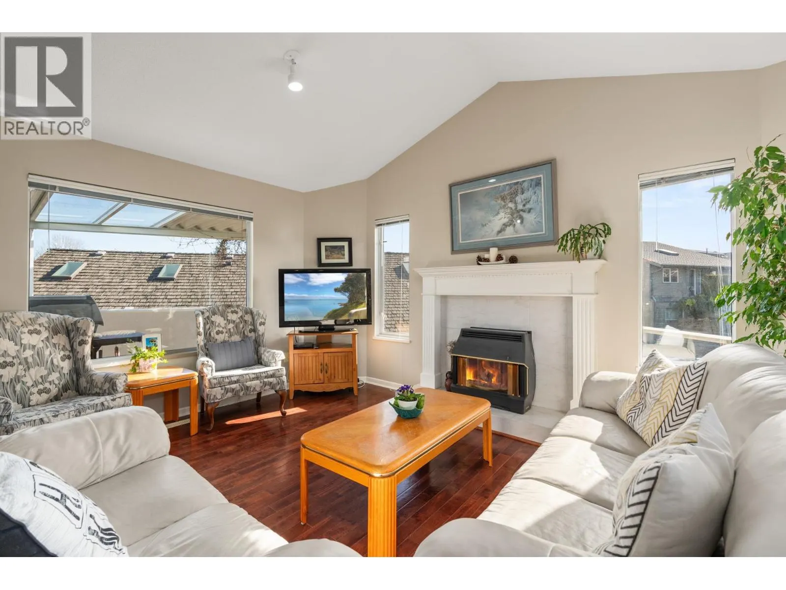 1480 VIEW CRESCENT