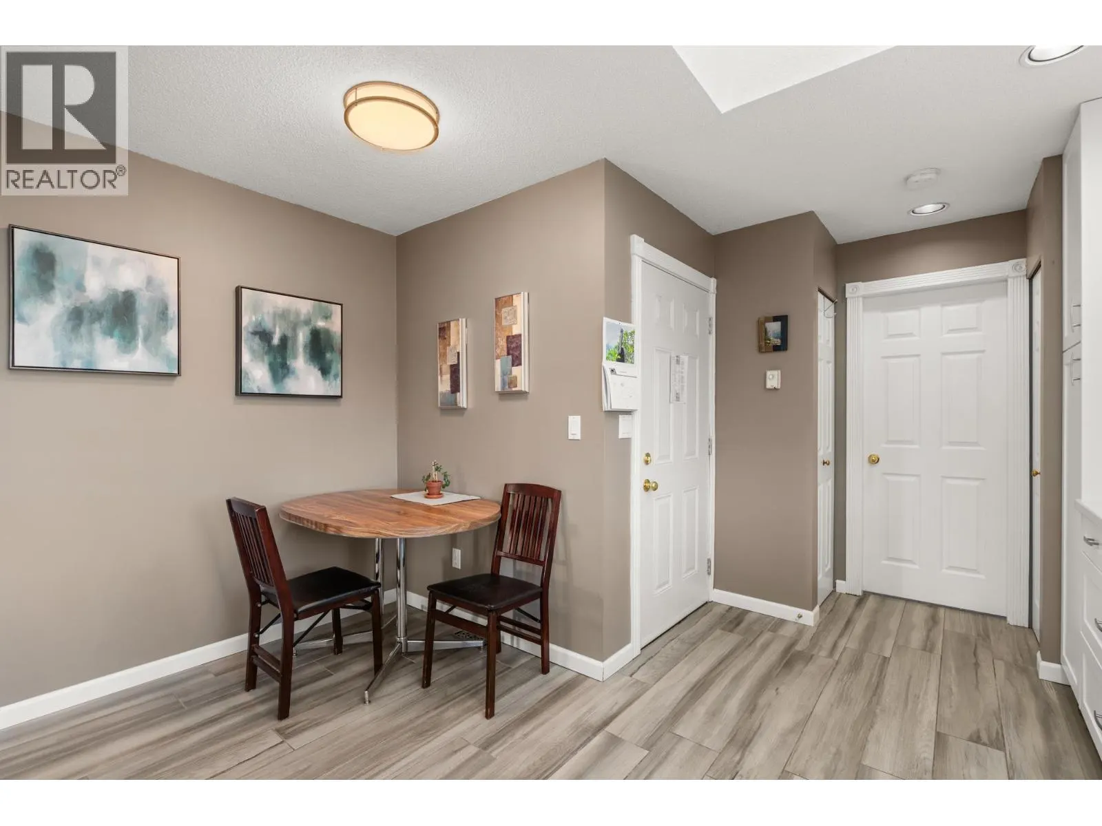 1480 VIEW CRESCENT