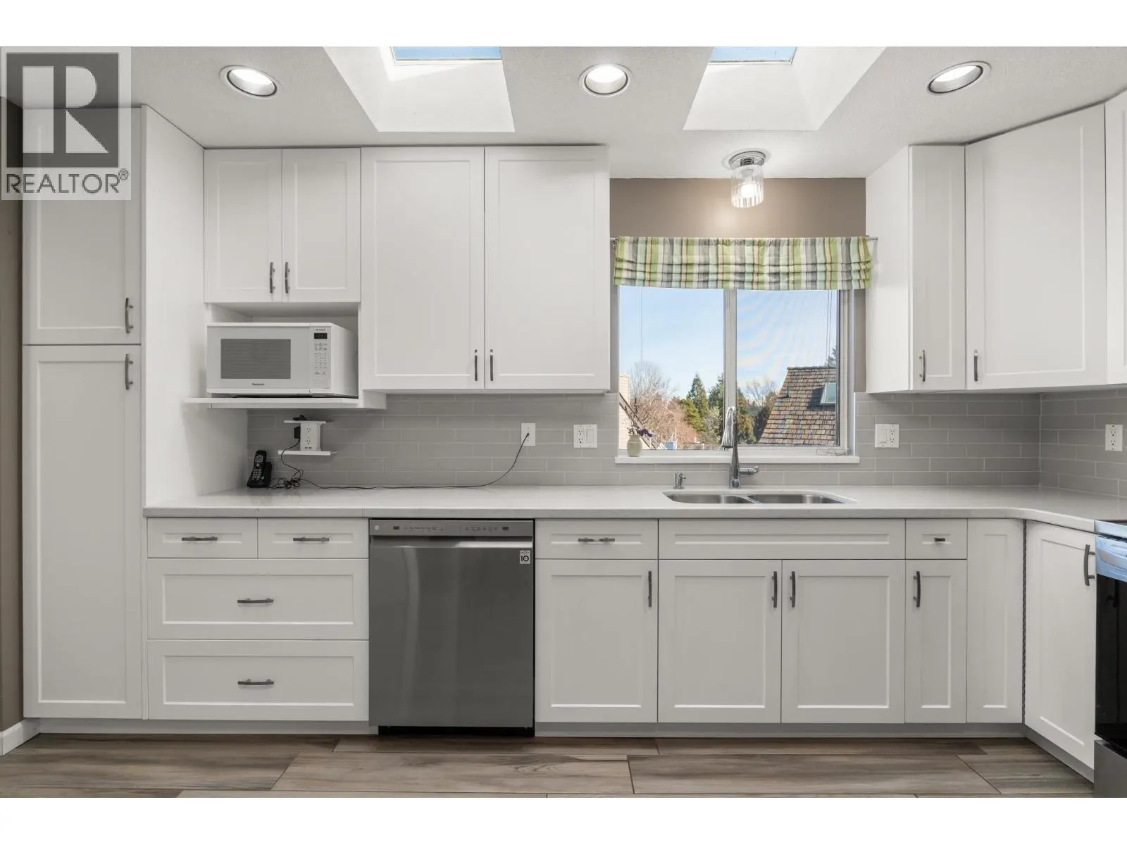 1480 VIEW CRESCENT