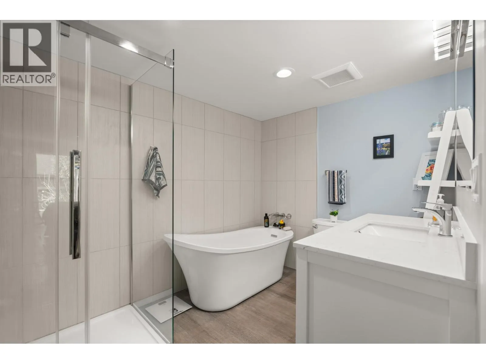 1480 VIEW CRESCENT