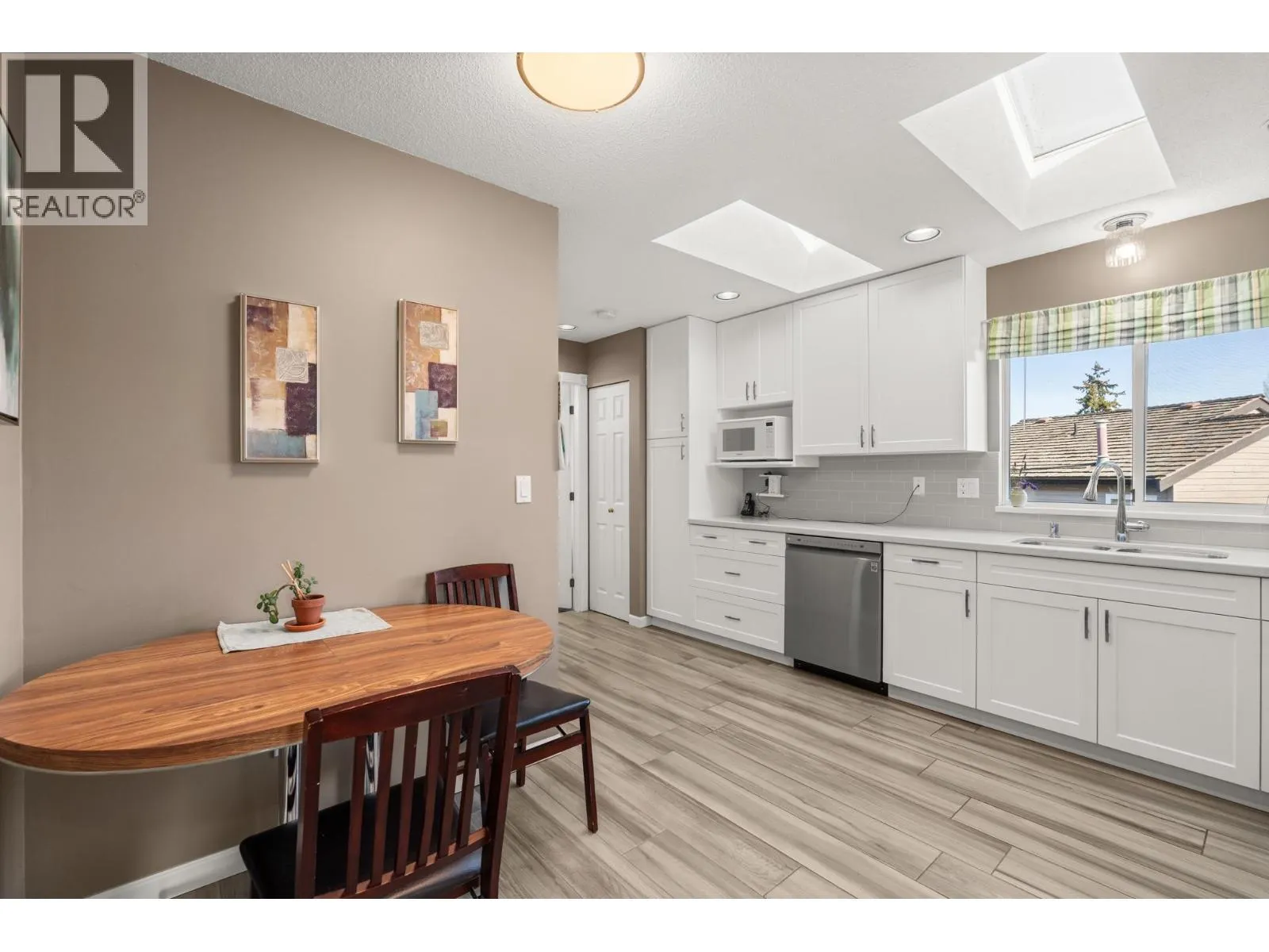1480 VIEW CRESCENT