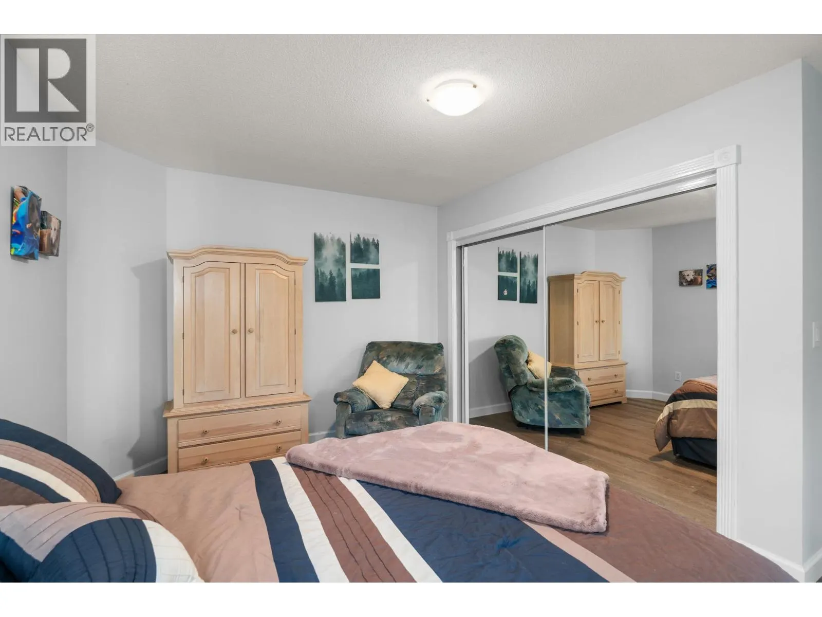 1480 VIEW CRESCENT