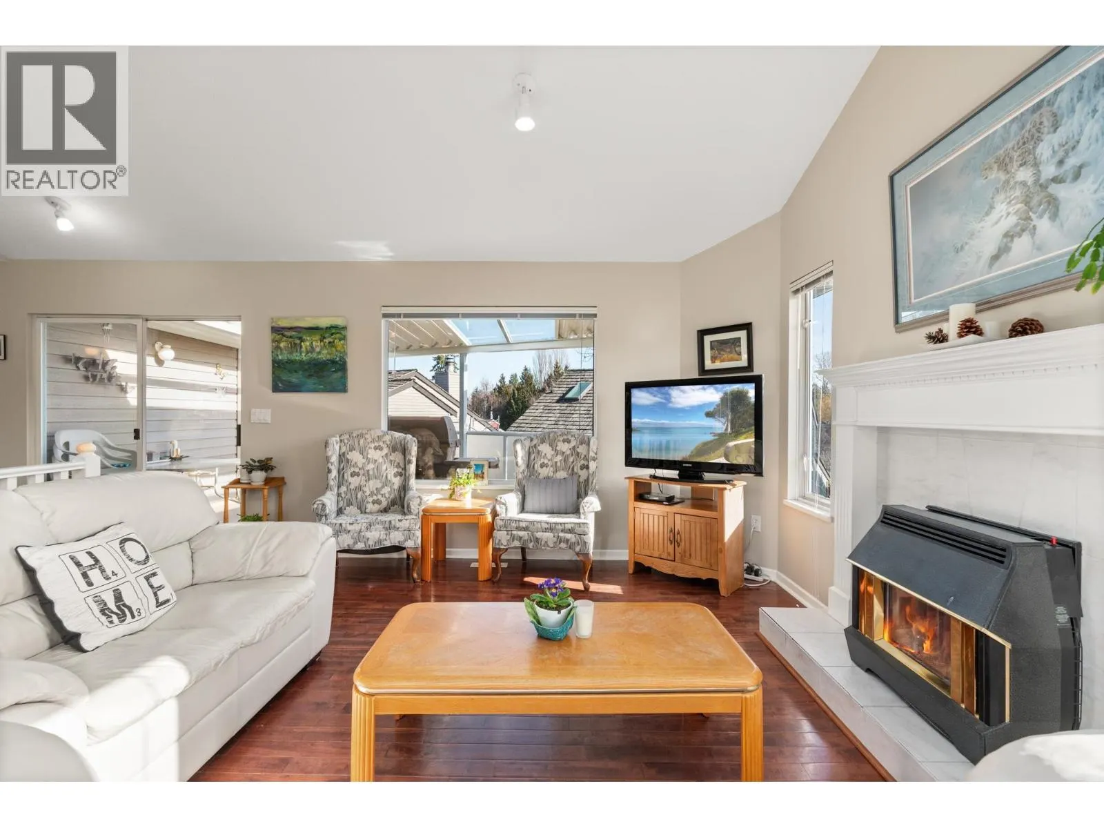 1480 VIEW CRESCENT
