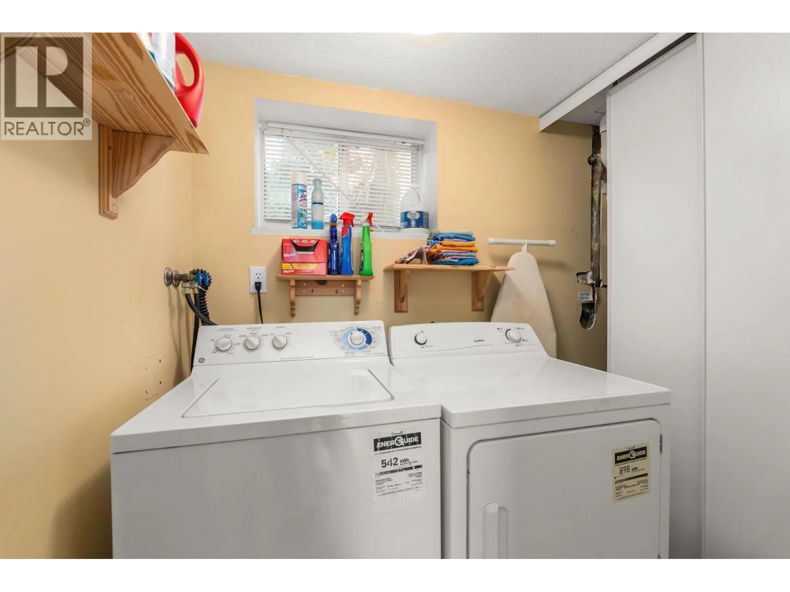 1480 VIEW CRESCENT